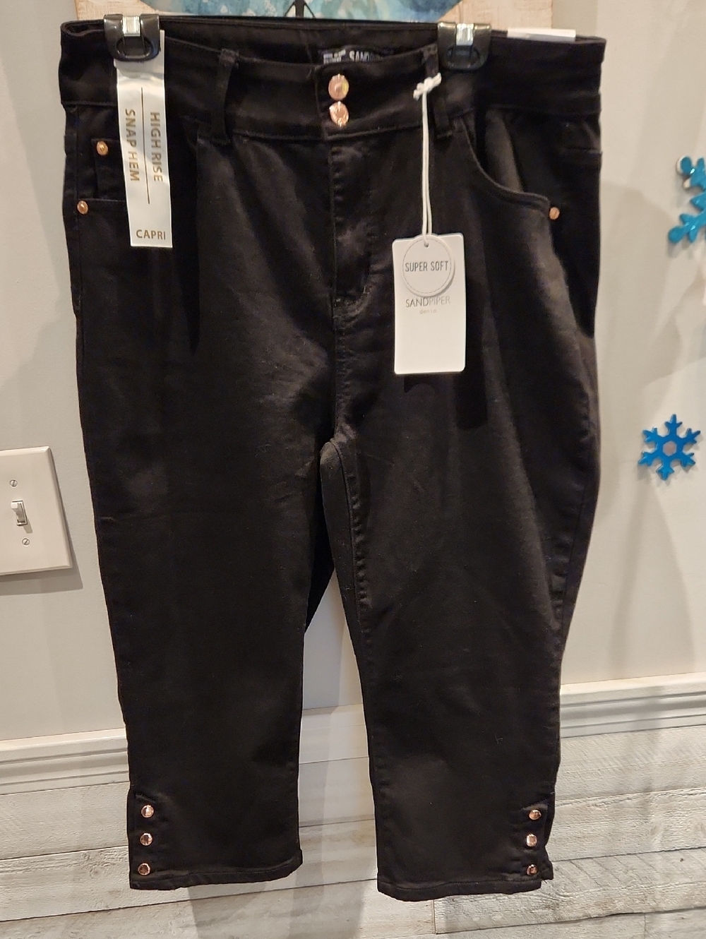NWT Sandpiper Black Capri Pants with Rose Gold Button Accents Women's Sz 22